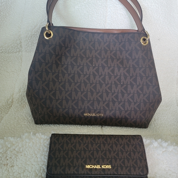 Michael Kors Brown Signature Tote and Wallet Set - Picture 2 of 10